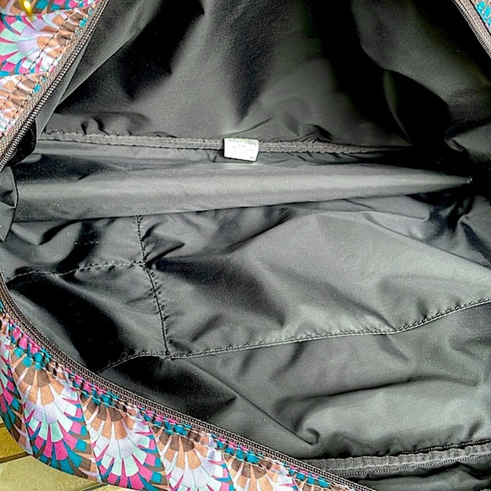 LeSportsac Light Weight Duffle Bag - Picture 6 of 11